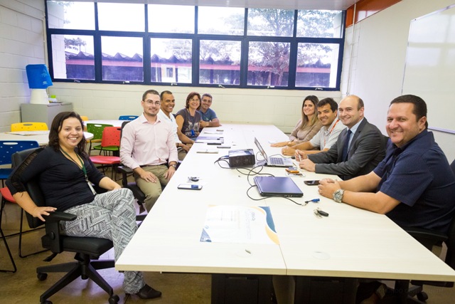 Reunião com professores de engenharia na unidade I da UFTM, na Univerdecidade